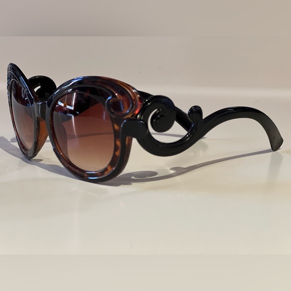 Unique sunglasses - Picture 4 of 5